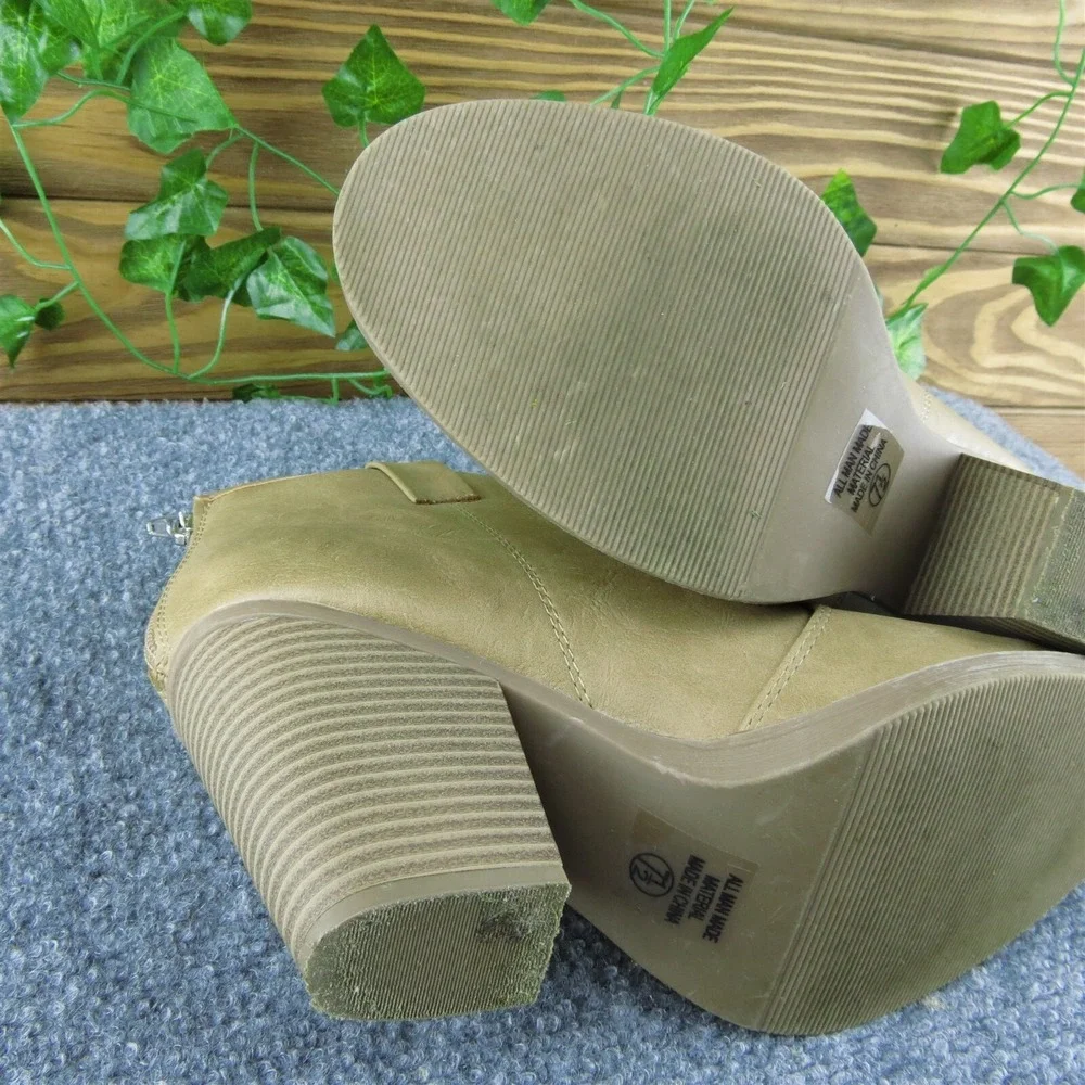 Soda ‎ Women Ankle Boots Beige Synthetic Zip Size 7.5 Medium